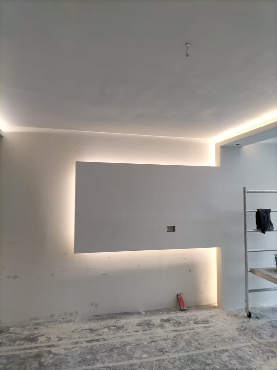 Verlaagd plafond met lichtlijn